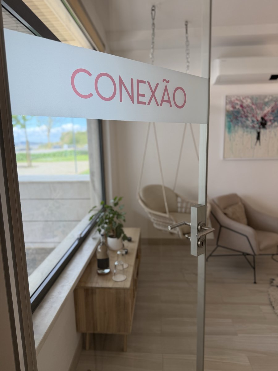 Porta da sala Conexão