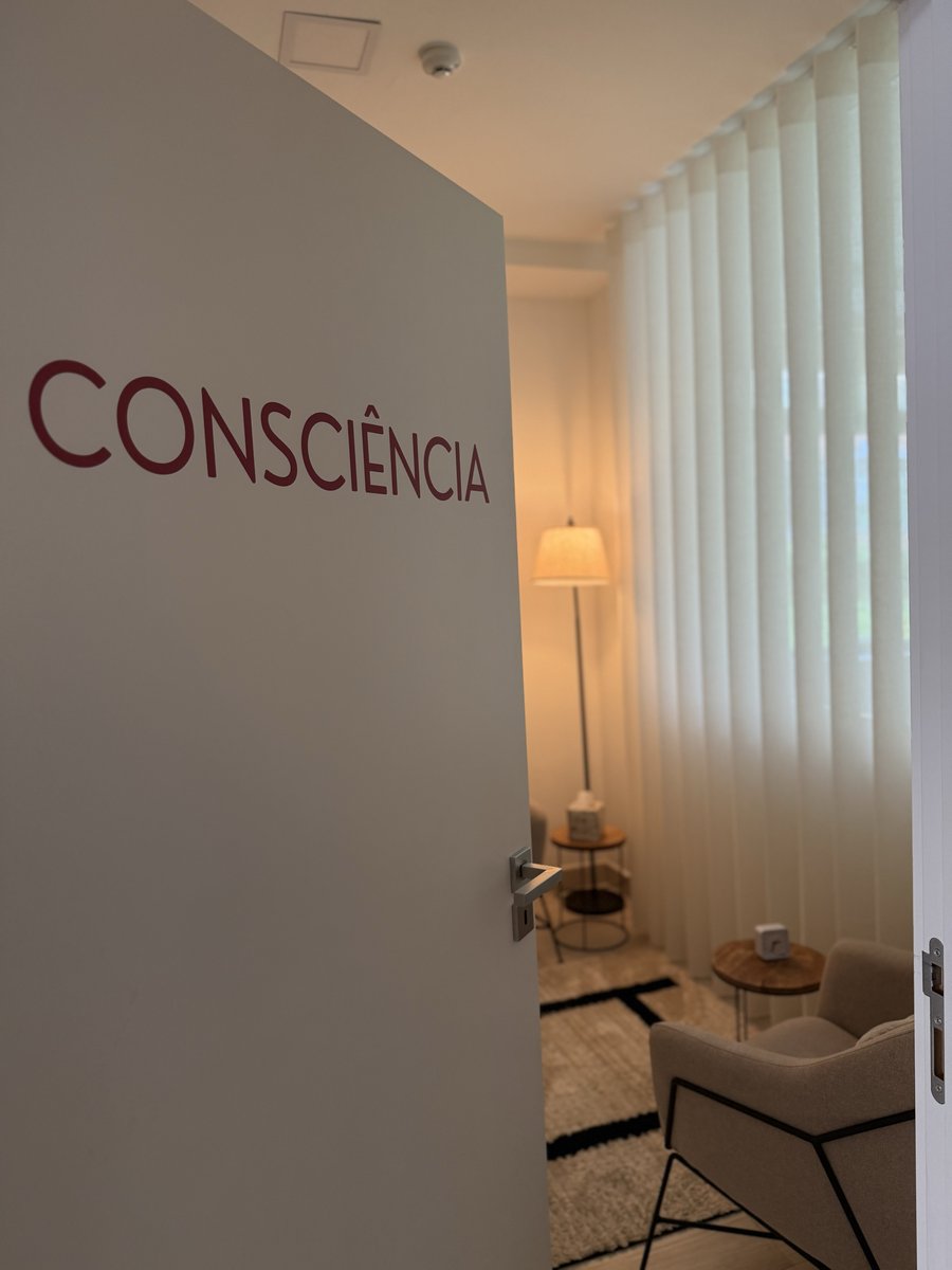 Porta da sala Consciência